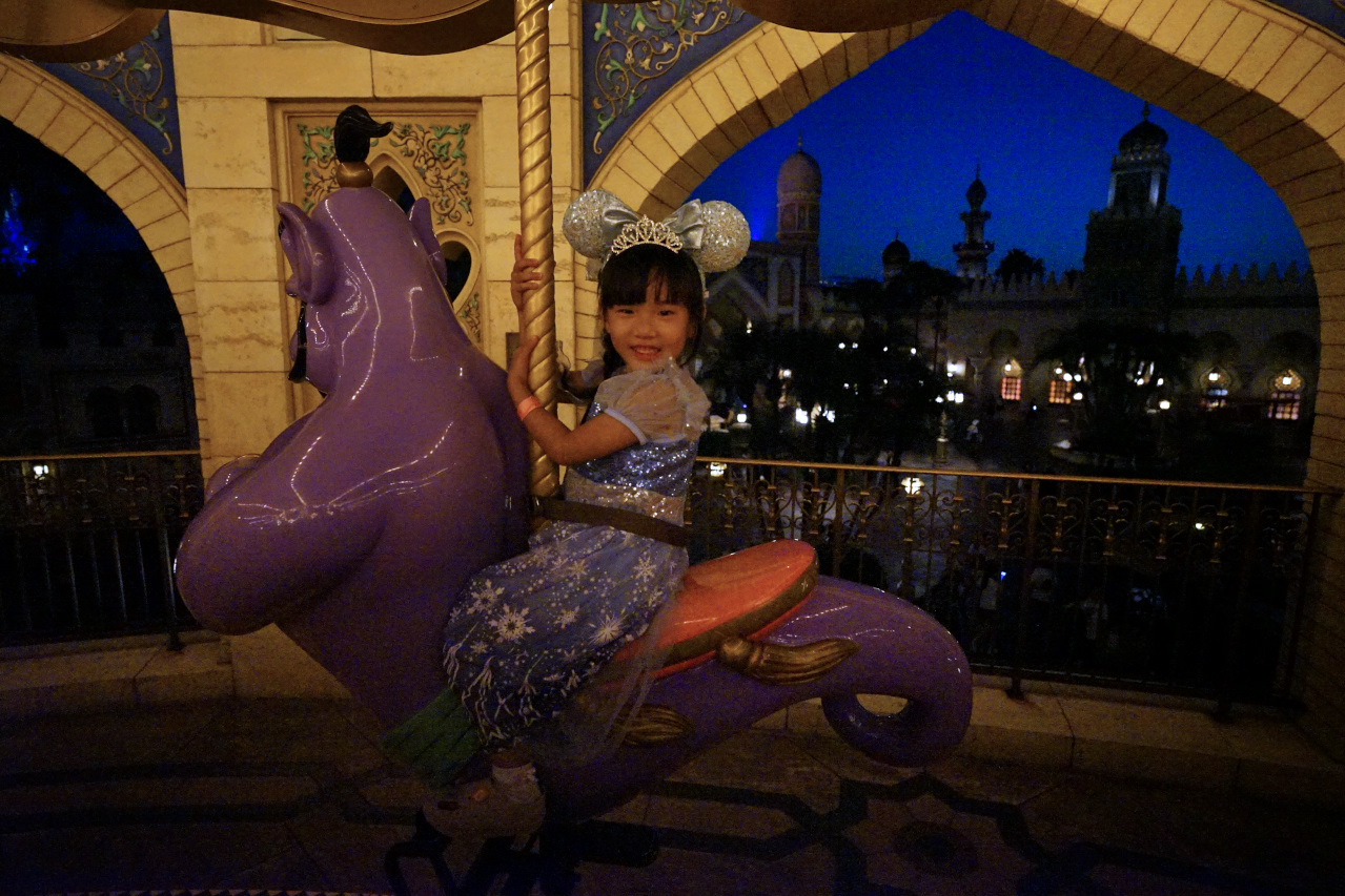 日本東京迪士尼海洋攻略分享 2025萬聖節親子生日之旅! 領取生日紀念貼紙,享受壽星禮遇 善用迪士尼APP抽PP.MO點餐.購買DPA輕鬆玩泉鄉園區 - 奇奇一起玩樂趣