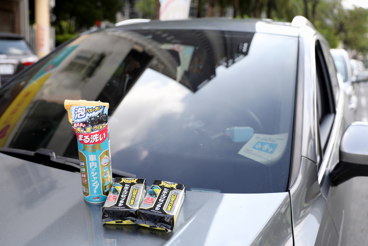 速乾噴霧型車內裝清潔劑推薦! SOFT99 Roompia 車內萬用清潔劑 防疫必備殺菌除臭清潔三合一 - 奇奇一起玩樂趣