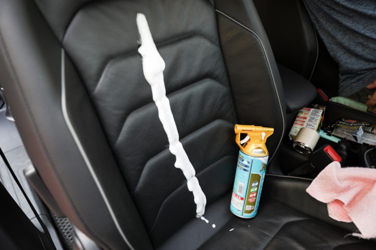 速乾噴霧型車內裝清潔劑推薦! SOFT99 Roompia 車內萬用清潔劑 防疫必備殺菌除臭清潔三合一 - 奇奇一起玩樂趣