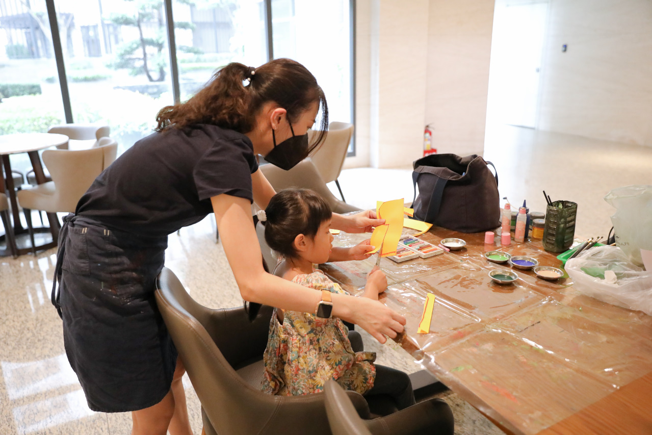 台北新北一對一到府美術課教學 傑尼傑尼學畫畫 - 奇奇一起玩樂趣