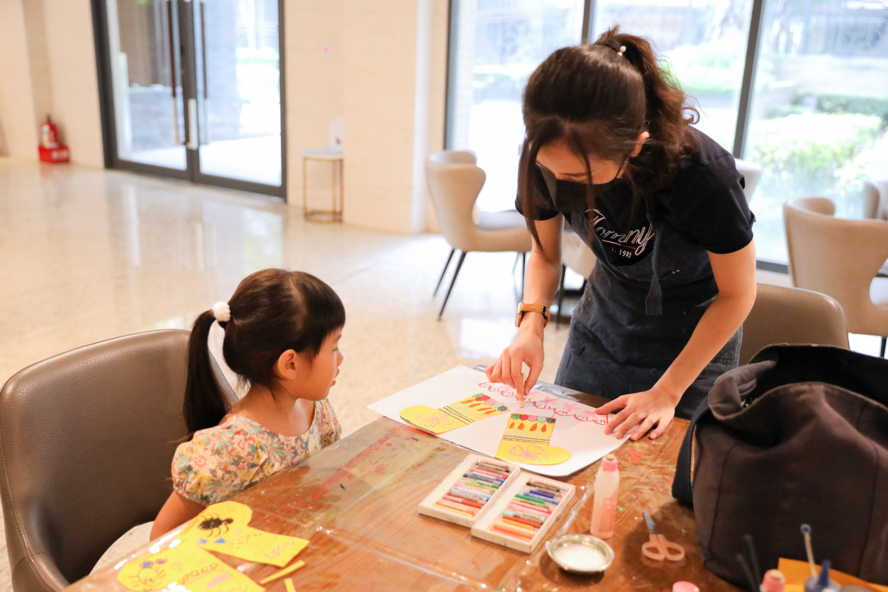 台北新北一對一到府美術課教學 傑尼傑尼學畫畫 - 奇奇一起玩樂趣