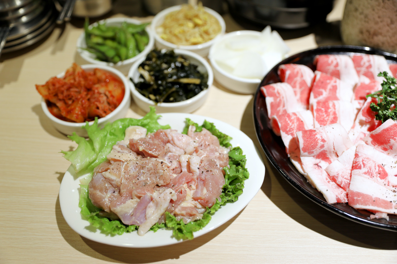 桃園韓式燒肉餐廳推薦! 燒桶子 韓食烤肉料理(桃園統領店) 韓式炸雞.海鮮煎餅 聚餐餐廳推薦! - 奇奇一起玩樂趣