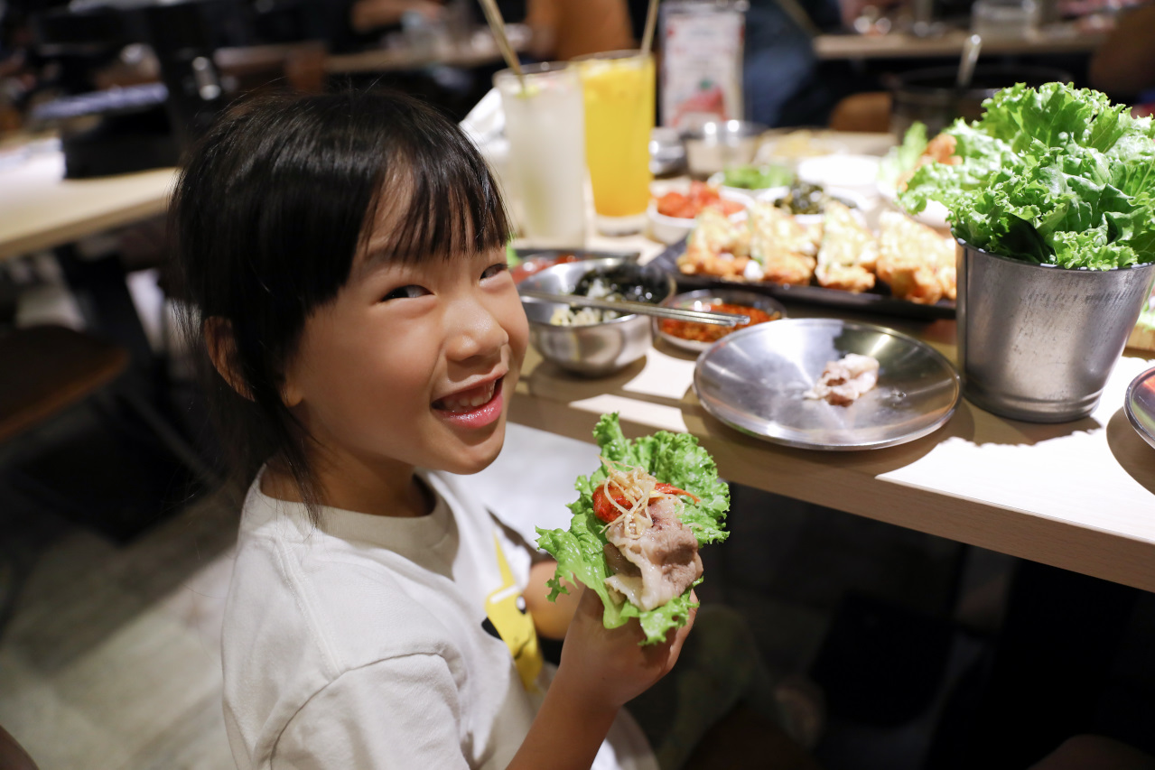 桃園韓式燒肉餐廳推薦! 燒桶子 韓食烤肉料理(桃園統領店) 韓式炸雞.海鮮煎餅 聚餐餐廳推薦! - 奇奇一起玩樂趣