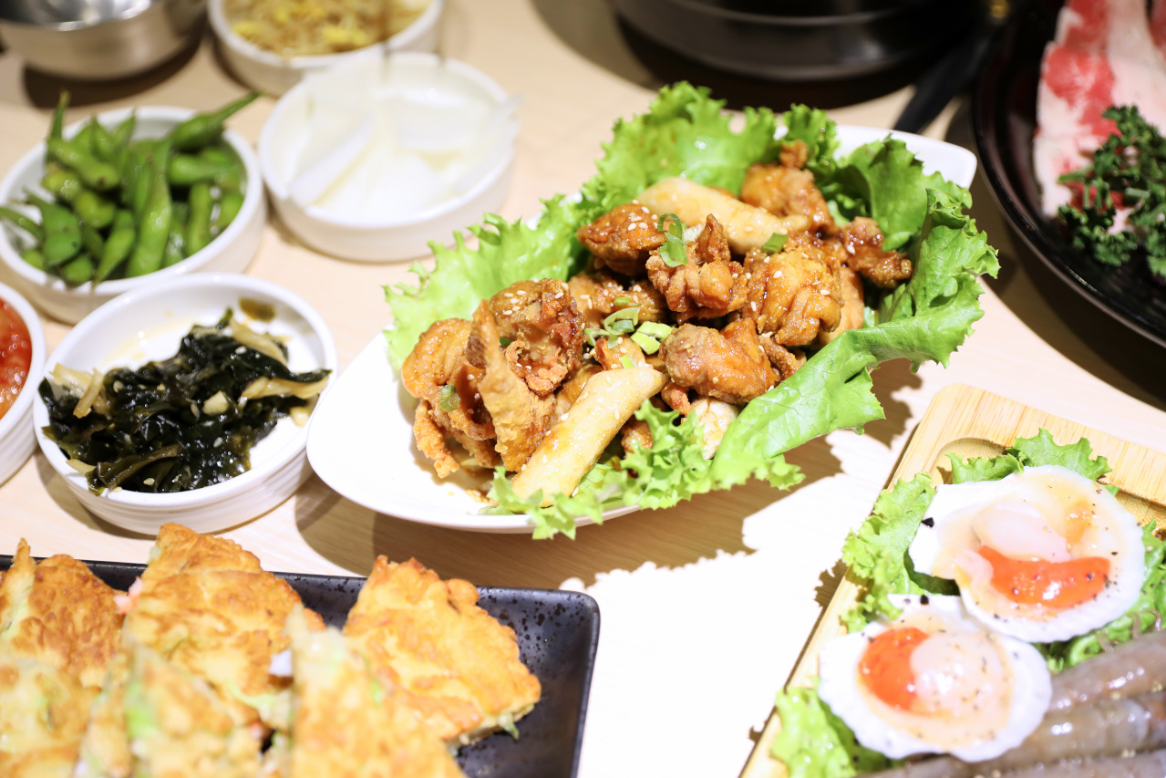 桃園韓式燒肉餐廳推薦! 燒桶子 韓食烤肉料理(桃園統領店) 韓式炸雞.海鮮煎餅 聚餐餐廳推薦! - 奇奇一起玩樂趣