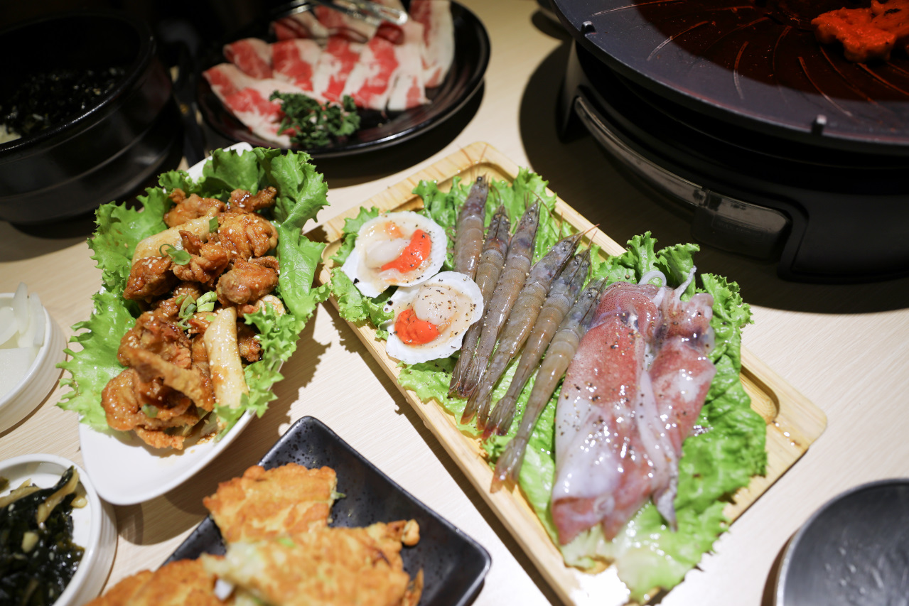 桃園韓式燒肉餐廳推薦! 燒桶子 韓食烤肉料理(桃園統領店) 韓式炸雞.海鮮煎餅 聚餐餐廳推薦! - 奇奇一起玩樂趣