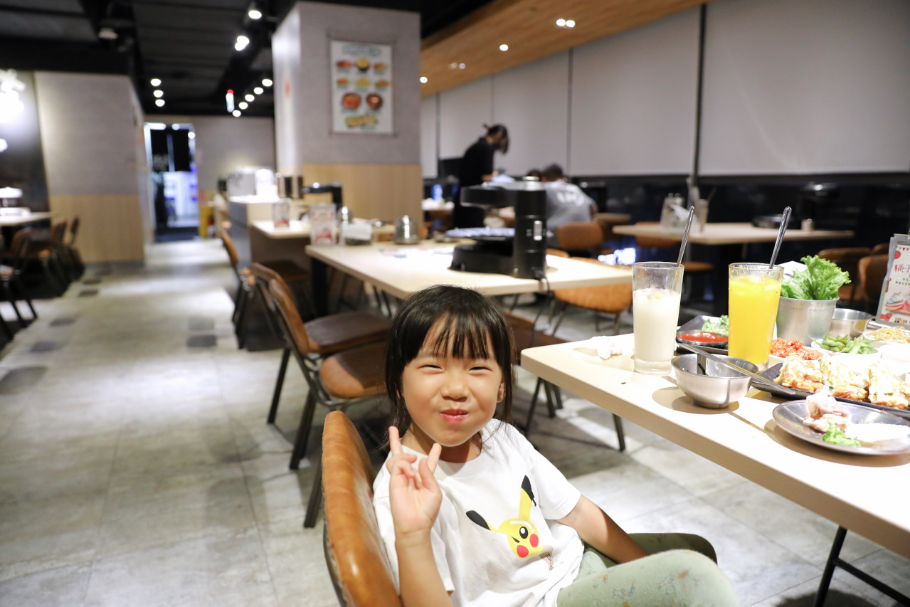 桃園韓式燒肉餐廳推薦! 燒桶子 韓食烤肉料理(桃園統領店) 韓式炸雞.海鮮煎餅 聚餐餐廳推薦! - 奇奇一起玩樂趣