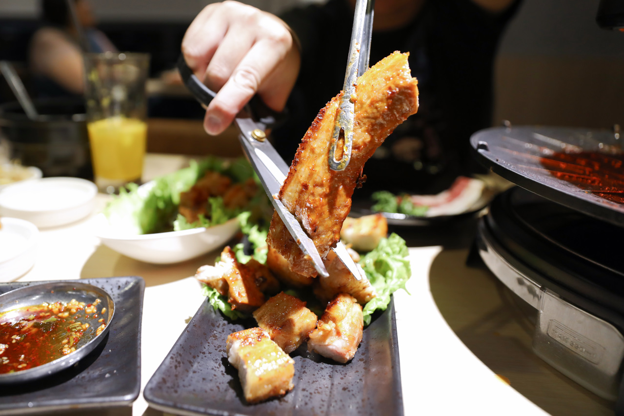 桃園韓式燒肉餐廳推薦! 燒桶子 韓食烤肉料理(桃園統領店) 韓式炸雞.海鮮煎餅 聚餐餐廳推薦! - 奇奇一起玩樂趣