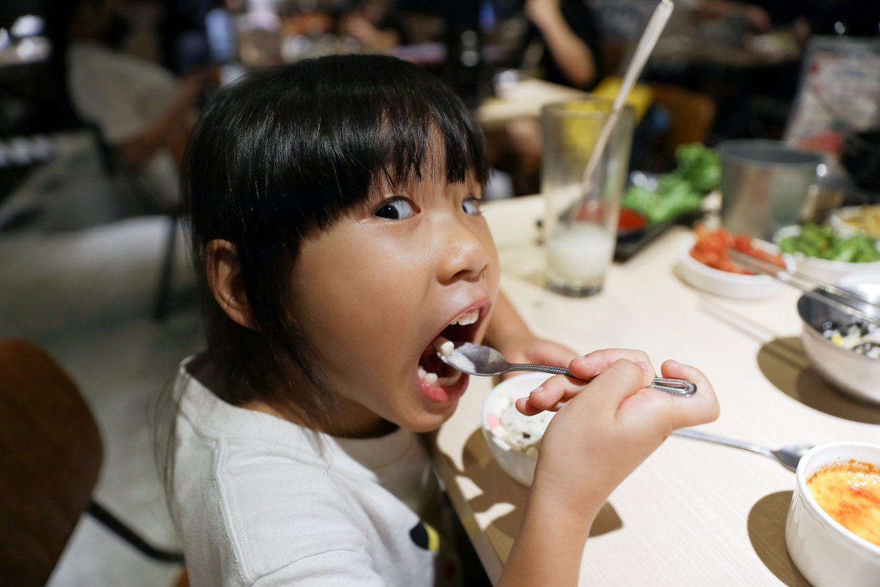 桃園韓式燒肉餐廳推薦! 燒桶子 韓食烤肉料理(桃園統領店) 韓式炸雞.海鮮煎餅 聚餐餐廳推薦! - 奇奇一起玩樂趣