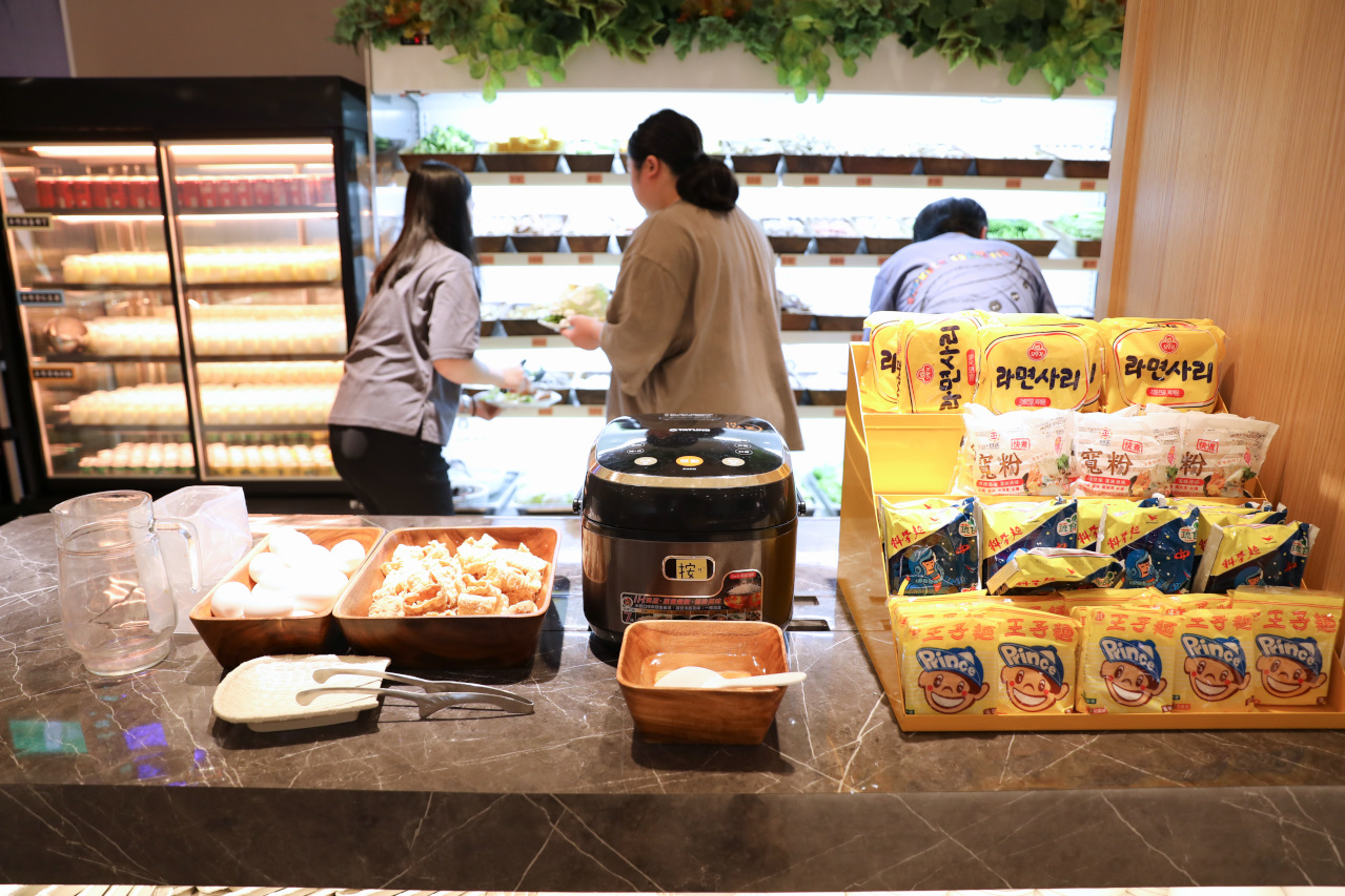 呀屋火鍋.烤串(中壢店) 桃園火鍋吃到飽第一名餐廳推薦! 鴛鴦鍋699吃到飽 原肉現切.串燒.生啤喝到飽 - 奇奇一起玩樂趣