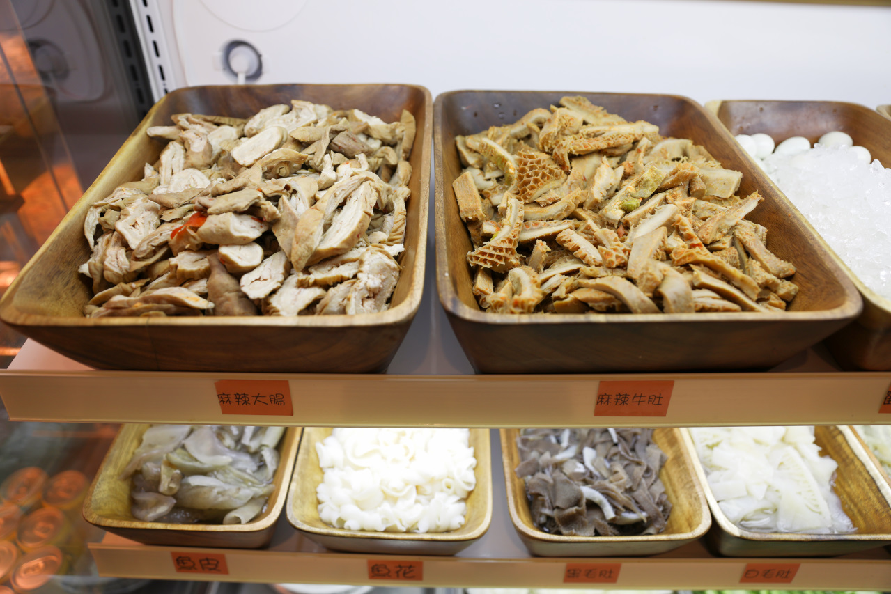 呀屋火鍋.烤串(中壢店) 桃園火鍋吃到飽第一名餐廳推薦! 鴛鴦鍋699吃到飽 原肉現切.串燒.生啤喝到飽 - 奇奇一起玩樂趣