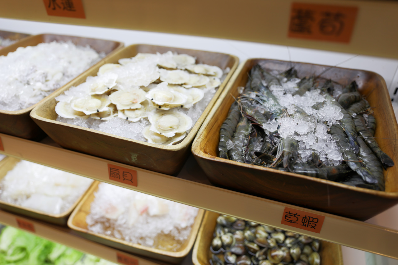 呀屋火鍋.烤串(中壢店) 桃園火鍋吃到飽第一名餐廳推薦! 鴛鴦鍋699吃到飽 原肉現切.串燒.生啤喝到飽 - 奇奇一起玩樂趣
