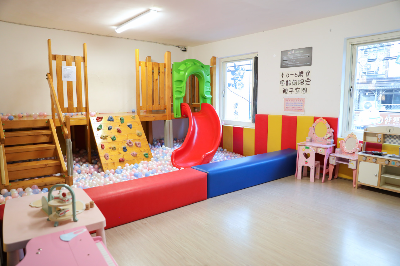 台北親子餐廳 永和BabyWonderland童話世界親子空間 被遊戲空間耽誤的義式料理餐廳 - 奇奇一起玩樂趣