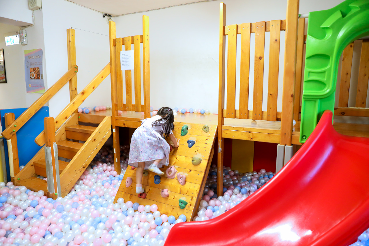 台北親子餐廳 永和BabyWonderland童話世界親子空間 被遊戲空間耽誤的義式料理餐廳 - 奇奇一起玩樂趣