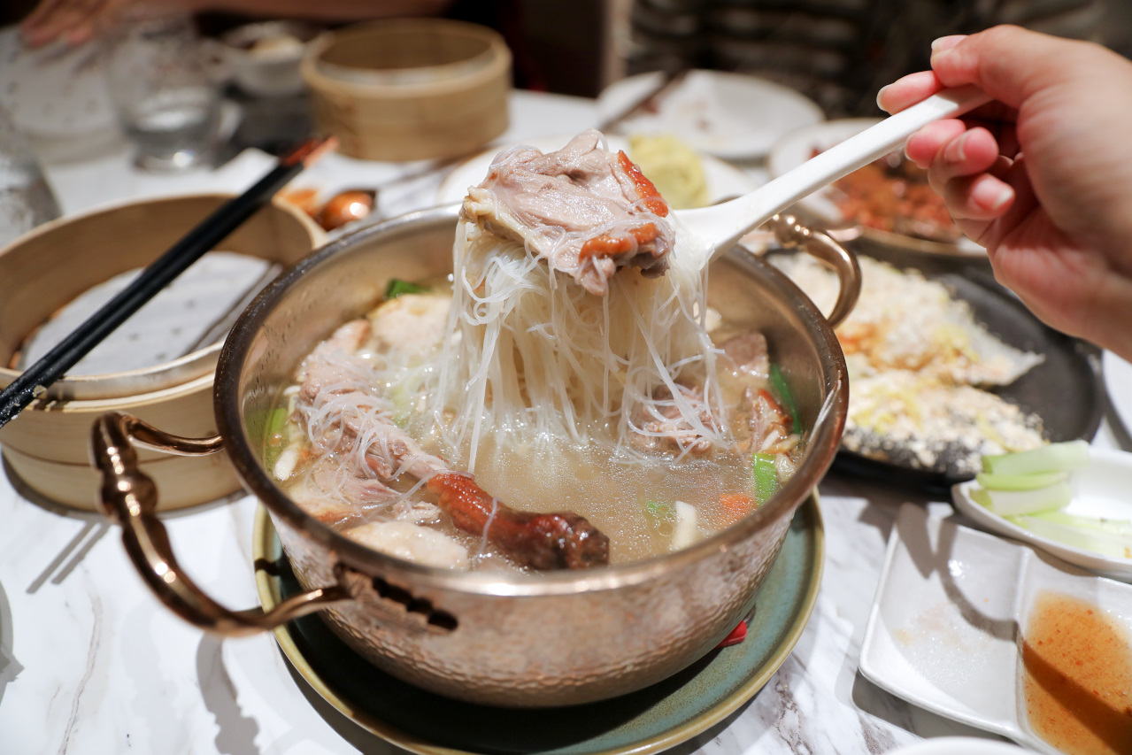 台北烤鴨推薦! 鴨覓 烤鴨餐廳 大直美麗華肥美櫻桃鴨一鴨三吃 - 奇奇一起玩樂趣