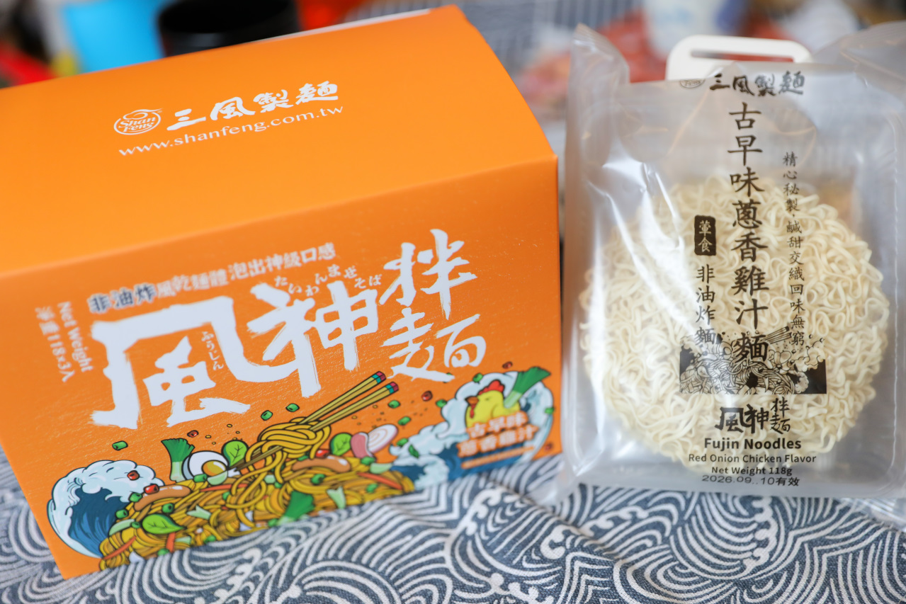 ITAI ITAI＿痛經女子 最強日韓選物商品社團推薦! 2025聖誕節交換禮物首選TWGTea「茶香泰迪」小熊軟糖x果香茶飲.韓國AROH積雪草清爽保濕穩膚修護三件組 - 奇奇一起玩樂趣