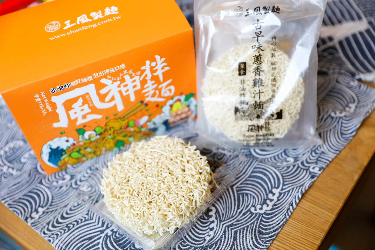 ITAI ITAI＿痛經女子 最強日韓選物商品社團推薦! 2025聖誕節交換禮物首選TWGTea「茶香泰迪」小熊軟糖x果香茶飲.韓國AROH積雪草清爽保濕穩膚修護三件組 - 奇奇一起玩樂趣