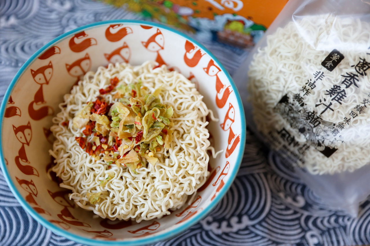 ITAI ITAI＿痛經女子 最強日韓選物商品社團推薦! 2025聖誕節交換禮物首選TWGTea「茶香泰迪」小熊軟糖x果香茶飲.韓國AROH積雪草清爽保濕穩膚修護三件組 - 奇奇一起玩樂趣