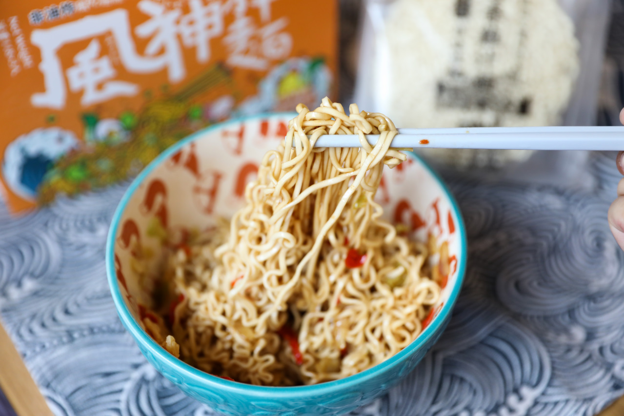 ITAI ITAI＿痛經女子 最強日韓選物商品社團推薦! 2025聖誕節交換禮物首選TWGTea「茶香泰迪」小熊軟糖x果香茶飲.韓國AROH積雪草清爽保濕穩膚修護三件組 - 奇奇一起玩樂趣