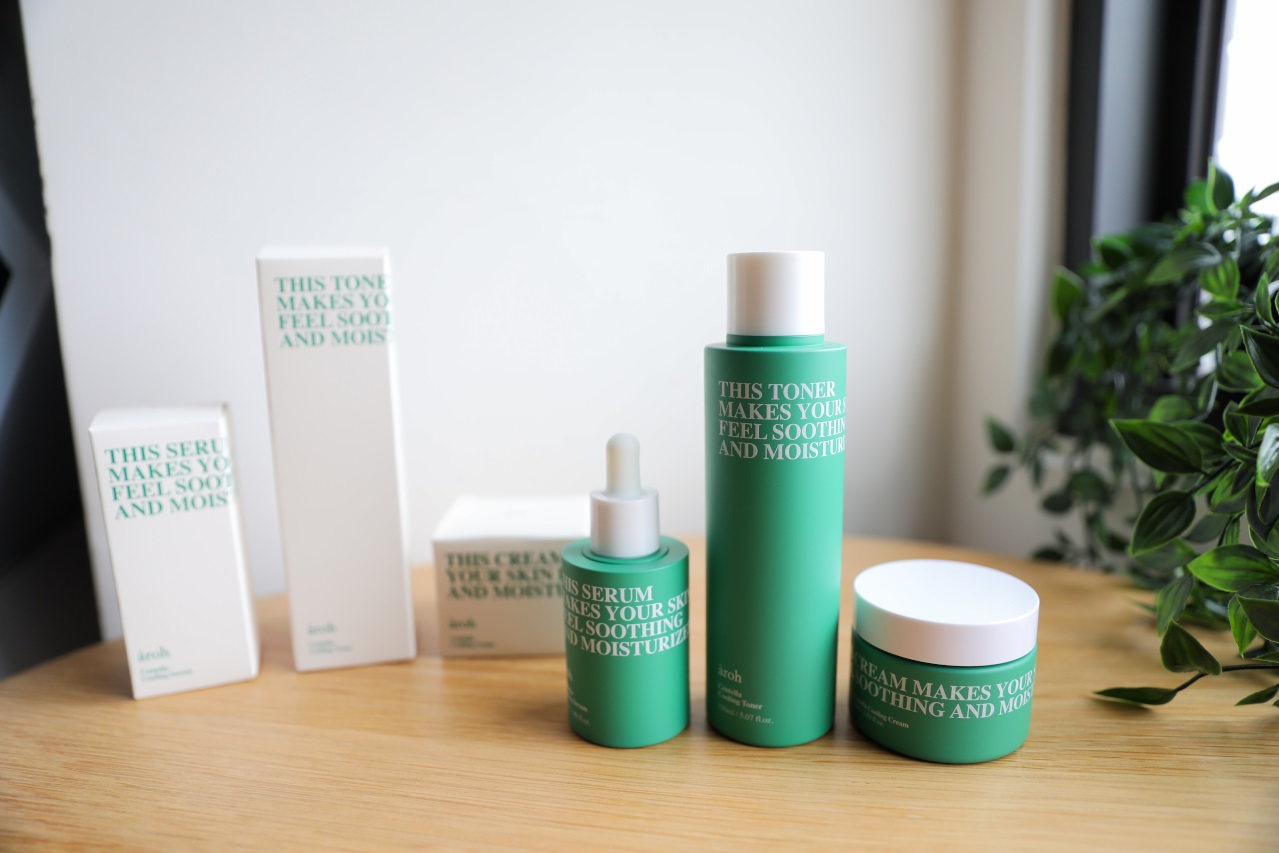 ITAI ITAI＿痛經女子 最強日韓選物商品社團推薦! 2025聖誕節交換禮物首選TWGTea「茶香泰迪」小熊軟糖x果香茶飲.韓國AROH積雪草清爽保濕穩膚修護三件組 - 奇奇一起玩樂趣