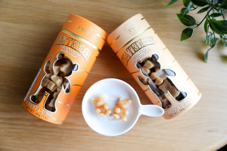 ITAI ITAI＿痛經女子 最強日韓選物商品社團推薦! 2025聖誕節交換禮物首選TWGTea「茶香泰迪」小熊軟糖x果香茶飲.韓國AROH積雪草清爽保濕穩膚修護三件組 - 奇奇一起玩樂趣