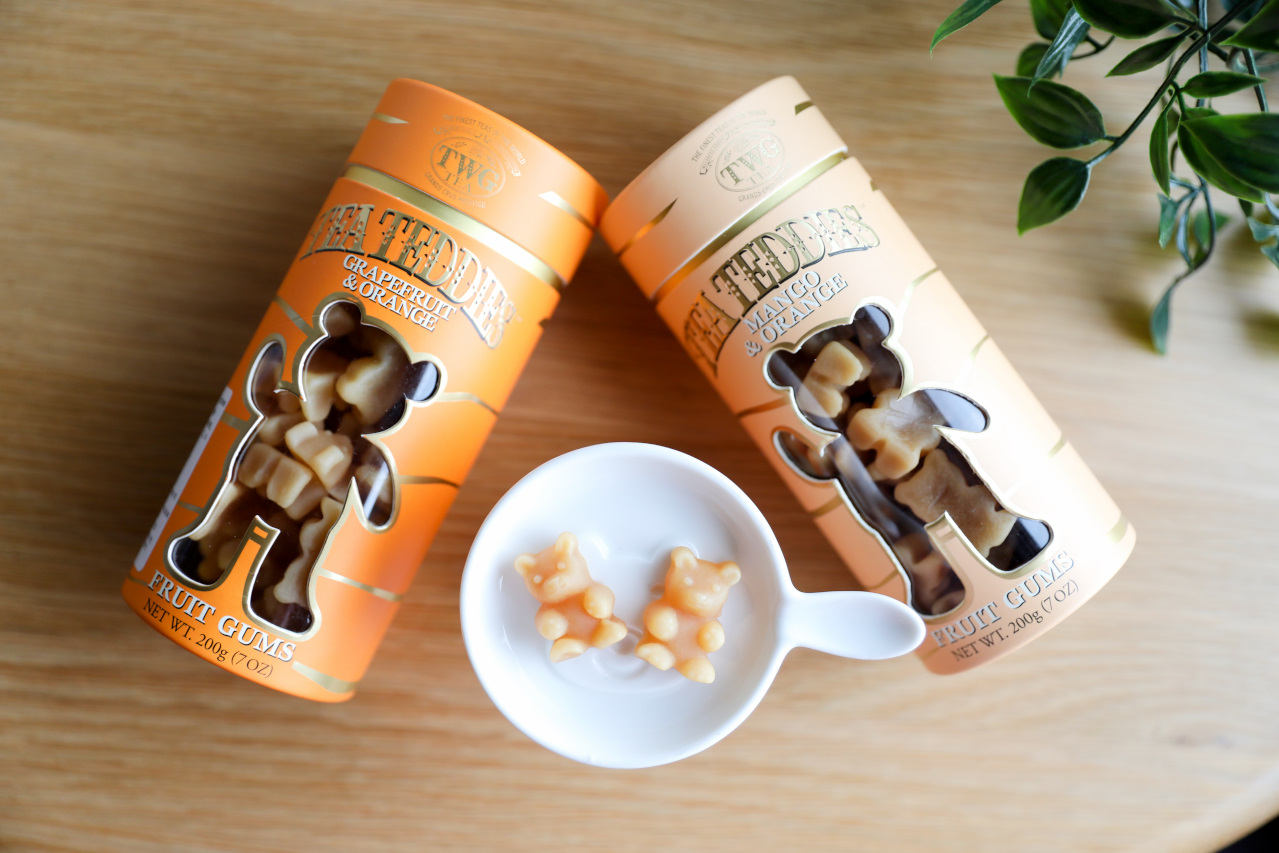 ITAI ITAI＿痛經女子 最強日韓選物商品社團推薦! 2025聖誕節交換禮物首選TWGTea「茶香泰迪」小熊軟糖x果香茶飲.韓國AROH積雪草清爽保濕穩膚修護三件組 - 奇奇一起玩樂趣