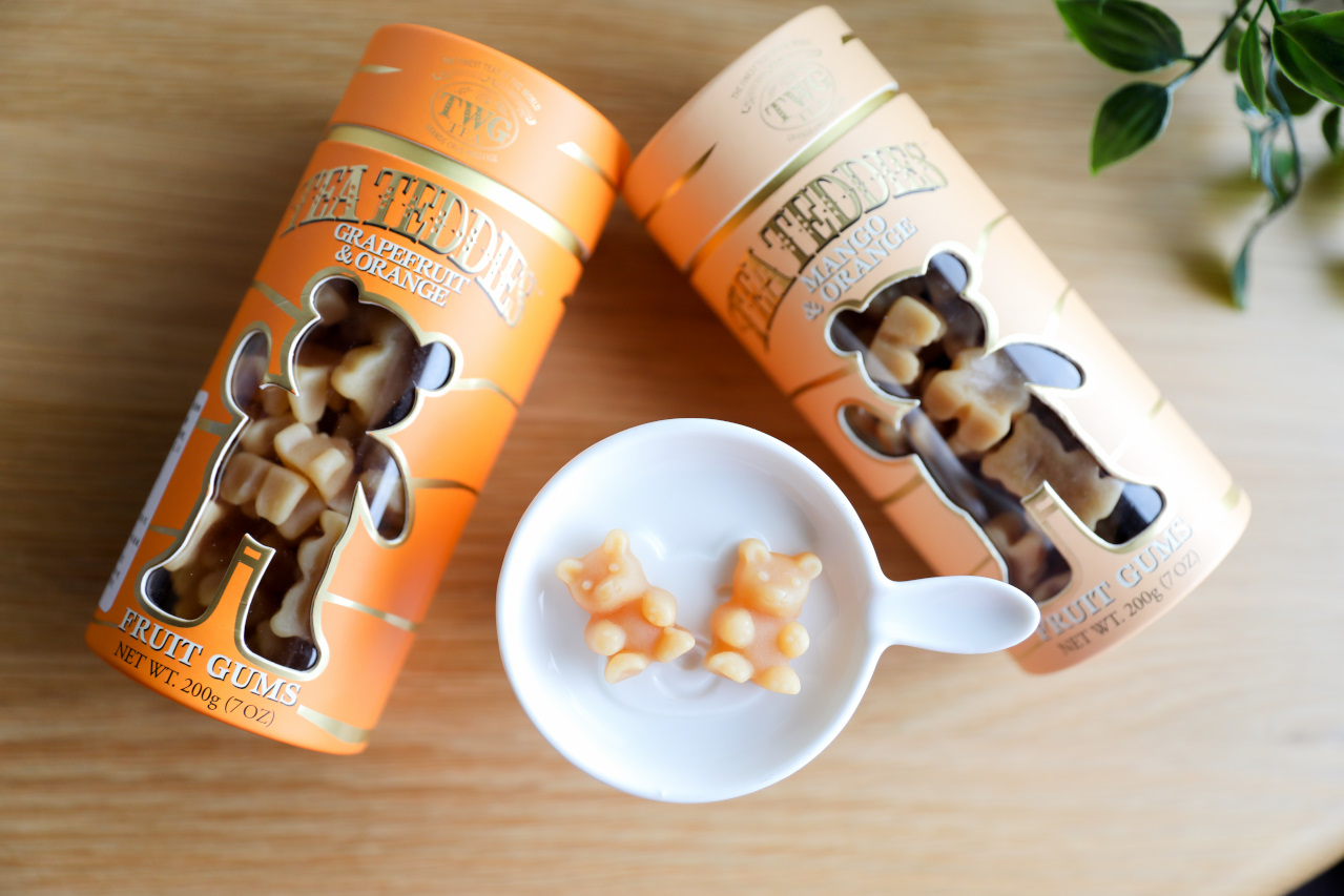 ITAI ITAI＿痛經女子 最強日韓選物商品社團推薦! 2025聖誕節交換禮物首選TWGTea「茶香泰迪」小熊軟糖x果香茶飲.韓國AROH積雪草清爽保濕穩膚修護三件組 - 奇奇一起玩樂趣