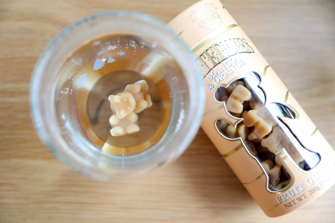 ITAI ITAI＿痛經女子 最強日韓選物商品社團推薦! 2025聖誕節交換禮物首選TWGTea「茶香泰迪」小熊軟糖x果香茶飲.韓國AROH積雪草清爽保濕穩膚修護三件組 - 奇奇一起玩樂趣