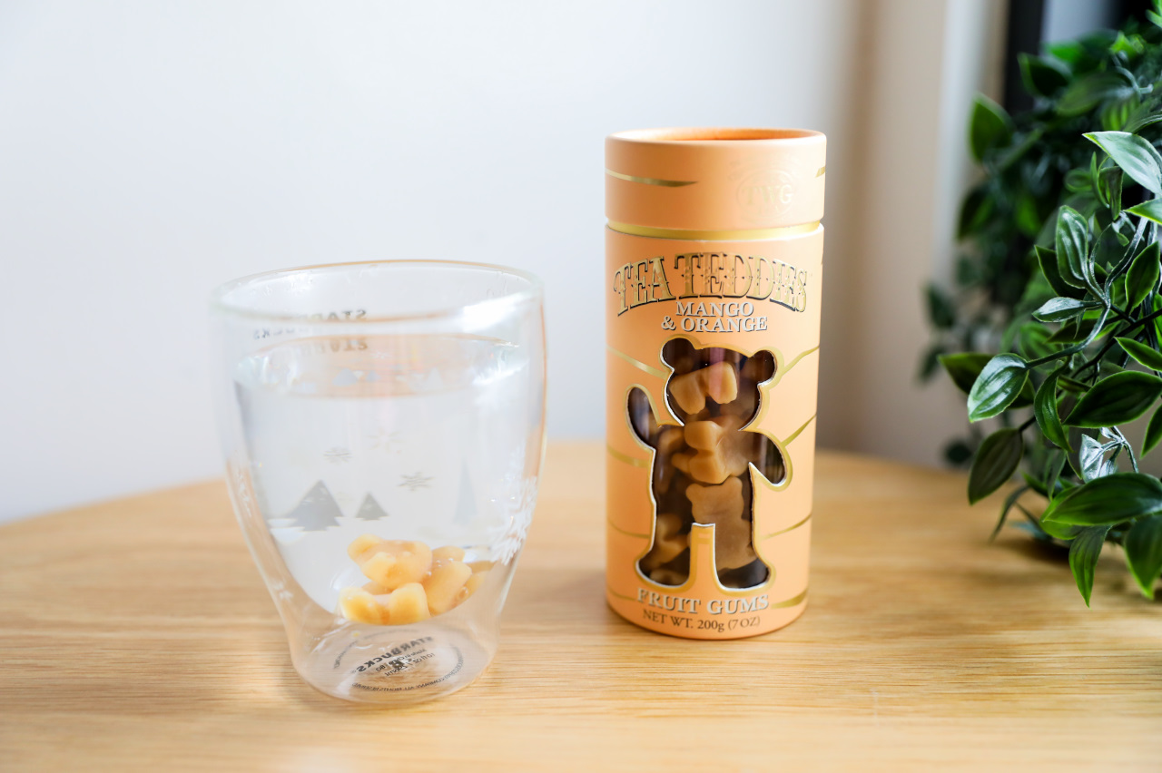 ITAI ITAI＿痛經女子 最強日韓選物商品社團推薦! 2025聖誕節交換禮物首選TWGTea「茶香泰迪」小熊軟糖x果香茶飲.韓國AROH積雪草清爽保濕穩膚修護三件組 - 奇奇一起玩樂趣