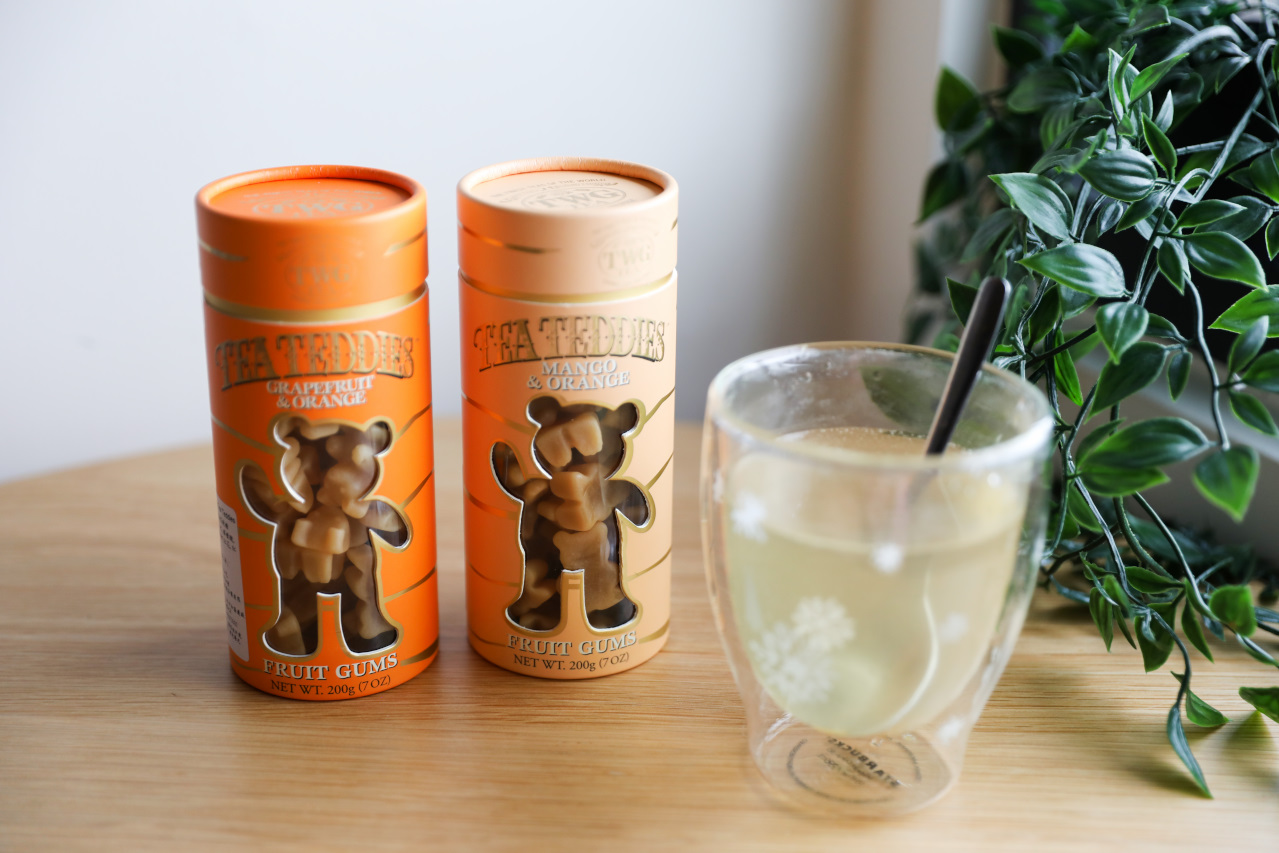 ITAI ITAI＿痛經女子 最強日韓選物商品社團推薦! 2025聖誕節交換禮物首選TWGTea「茶香泰迪」小熊軟糖x果香茶飲.韓國AROH積雪草清爽保濕穩膚修護三件組 - 奇奇一起玩樂趣