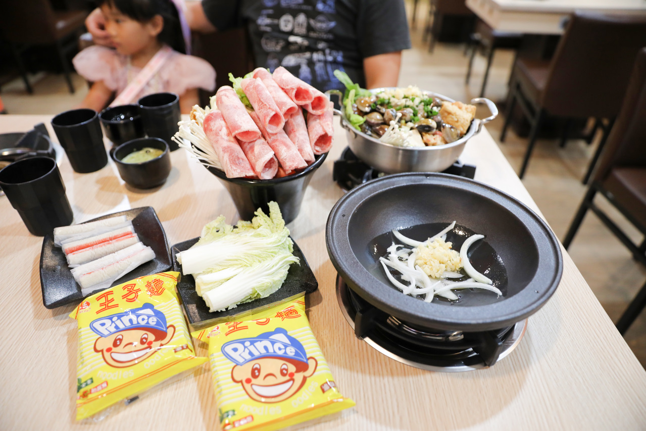 竹北火鍋推薦! 鍋娘娘 一人也能獨享的個人石頭火鍋 王子麵.滷肉飯自助吧無限量供應 - 奇奇一起玩樂趣 竹北火鍋推薦! 鍋娘娘 一人也能獨享的個人石頭火鍋 王子麵.滷肉飯自助吧無限量供應 - 奇奇一起玩樂趣