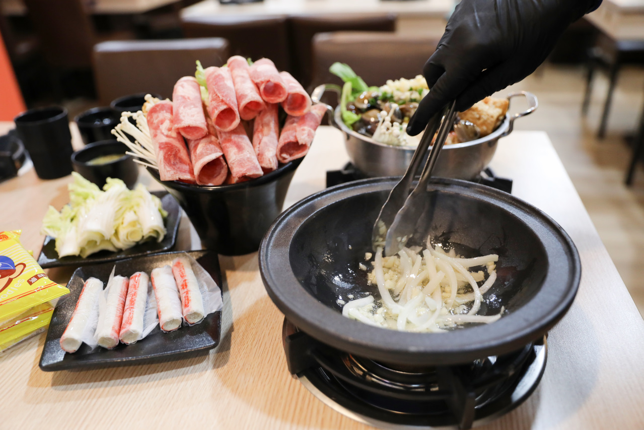 竹北火鍋推薦! 鍋娘娘 一人也能獨享的個人石頭火鍋 王子麵.滷肉飯自助吧無限量供應 - 奇奇一起玩樂趣 竹北火鍋推薦! 鍋娘娘 一人也能獨享的個人石頭火鍋 王子麵.滷肉飯自助吧無限量供應 - 奇奇一起玩樂趣