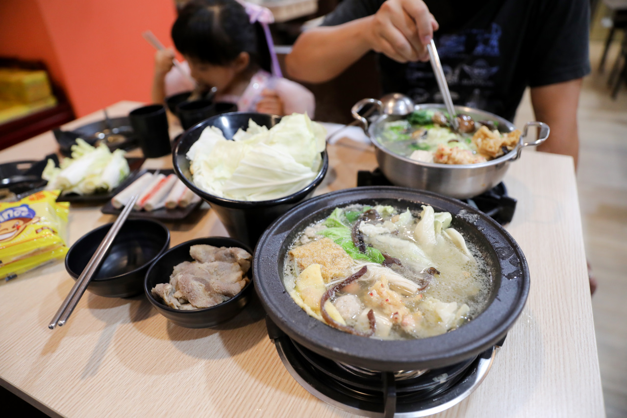 竹北火鍋推薦! 鍋娘娘 一人也能獨享的個人石頭火鍋 王子麵.滷肉飯自助吧無限量供應 - 奇奇一起玩樂趣 竹北火鍋推薦! 鍋娘娘 一人也能獨享的個人石頭火鍋 王子麵.滷肉飯自助吧無限量供應 - 奇奇一起玩樂趣