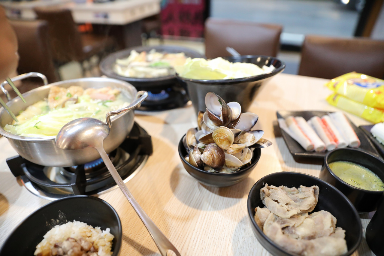 竹北火鍋推薦! 鍋娘娘 一人也能獨享的個人石頭火鍋 王子麵.滷肉飯自助吧無限量供應 - 奇奇一起玩樂趣 竹北火鍋推薦! 鍋娘娘 一人也能獨享的個人石頭火鍋 王子麵.滷肉飯自助吧無限量供應 - 奇奇一起玩樂趣