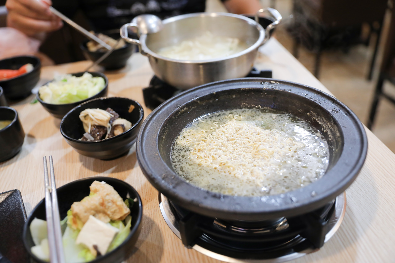 竹北火鍋推薦! 鍋娘娘 一人也能獨享的個人石頭火鍋 王子麵.滷肉飯自助吧無限量供應 - 奇奇一起玩樂趣 竹北火鍋推薦! 鍋娘娘 一人也能獨享的個人石頭火鍋 王子麵.滷肉飯自助吧無限量供應 - 奇奇一起玩樂趣