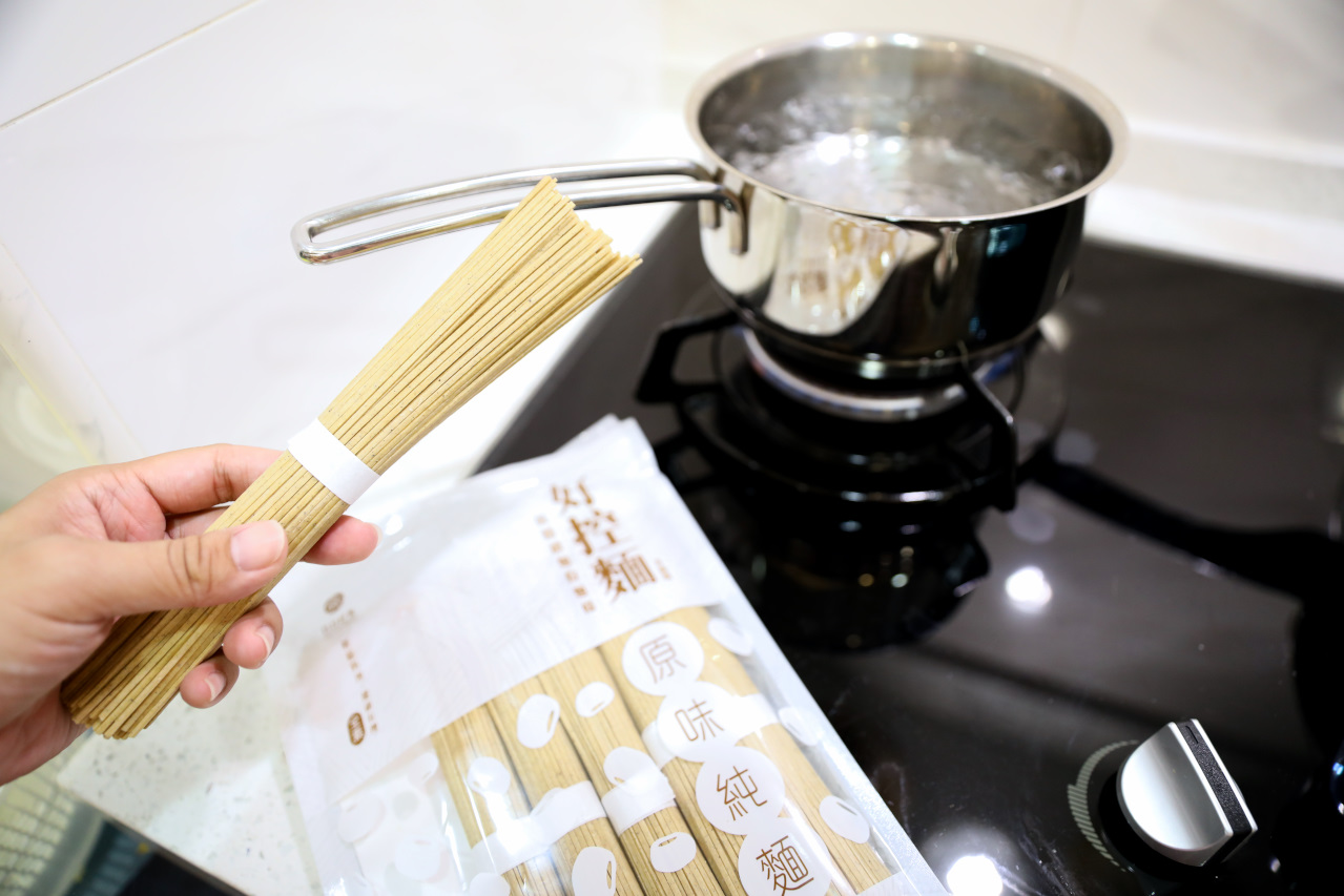 高蛋白低精緻麵粉膳食纖維麵食推薦! 日日好食 好控麵 快煮方便.口感Q彈.營養美味料理 來吃一碗不會有罪惡感的麵吧! - 奇奇一起玩樂趣