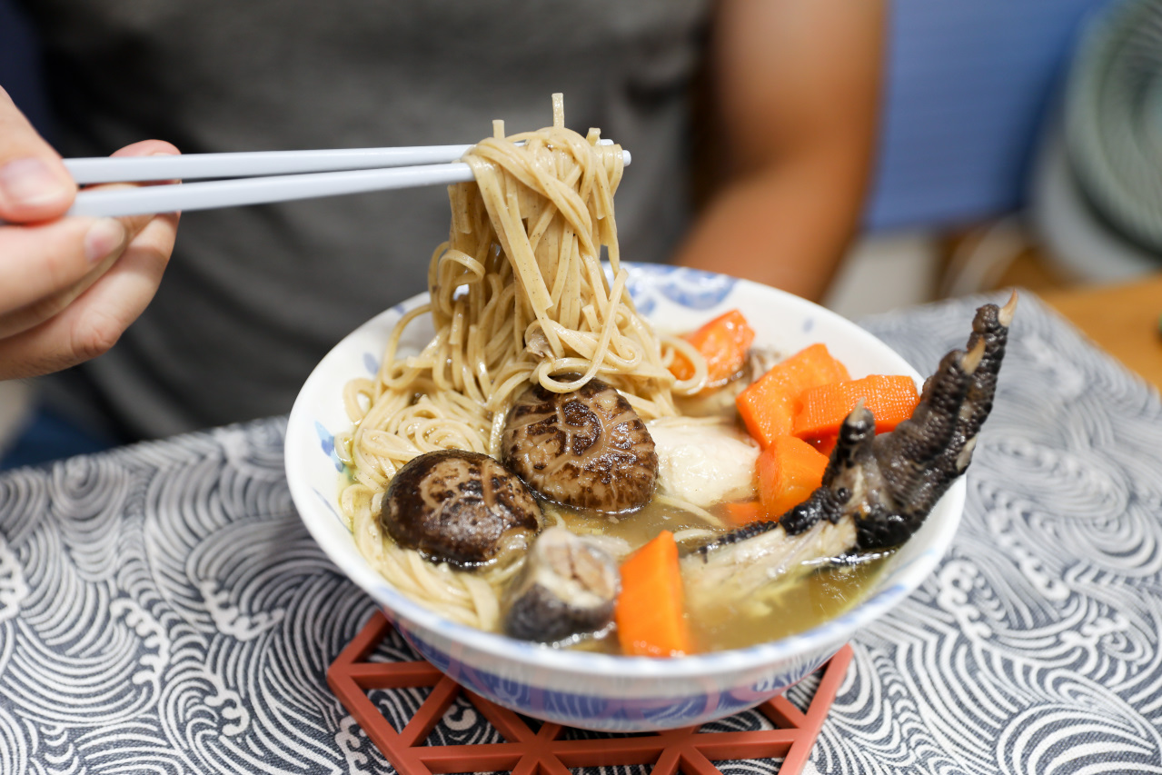 高蛋白低精緻麵粉膳食纖維麵食推薦! 日日好食 好控麵 快煮方便.口感Q彈.營養美味料理 來吃一碗不會有罪惡感的麵吧! - 奇奇一起玩樂趣