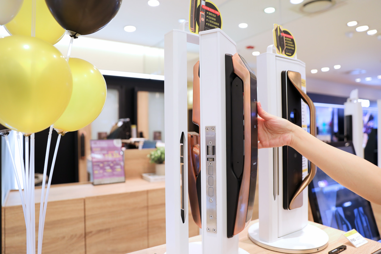 STANLEY史丹利智慧電子鎖 不用再翻找鑰匙 掌靜脈人臉辨識貓眼電子鎖,居家安全升級再進化! - 奇奇一起玩樂趣 STANLEY史丹利智慧電子鎖 不用再翻找鑰匙 掌靜脈人臉辨識貓眼電子鎖,居家安全升級再進化! - 奇奇一起玩樂趣