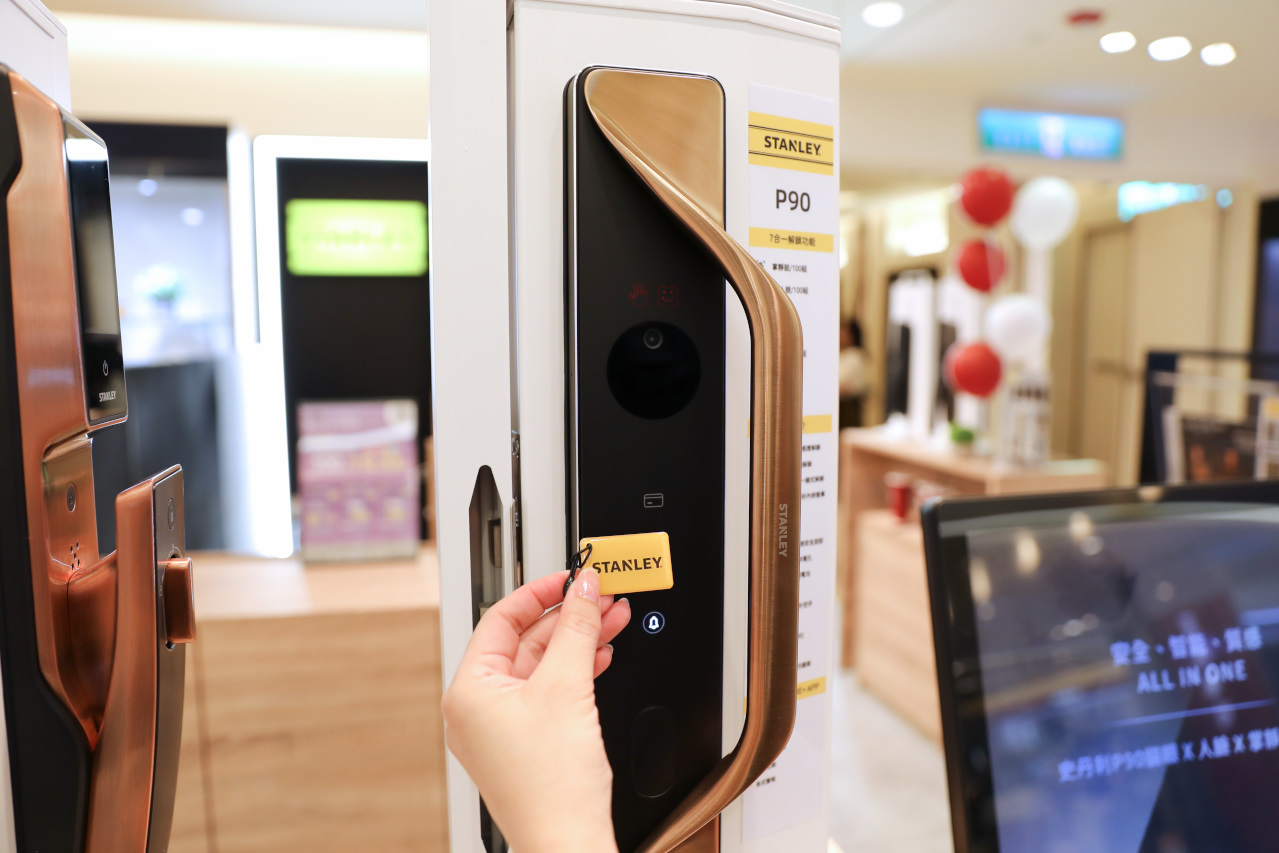 STANLEY史丹利智慧電子鎖 不用再翻找鑰匙 掌靜脈人臉辨識貓眼電子鎖,居家安全升級再進化! - 奇奇一起玩樂趣 STANLEY史丹利智慧電子鎖 不用再翻找鑰匙 掌靜脈人臉辨識貓眼電子鎖,居家安全升級再進化! - 奇奇一起玩樂趣