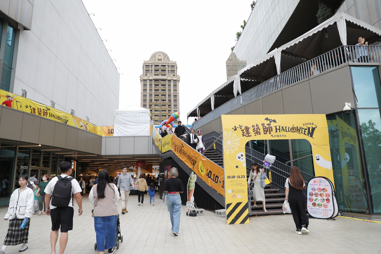 桃園親子遊樂場推薦! 期間限定戶外氣墊床 小小建築師體驗萬聖節樂園-桃知道2F露天平台 - 奇奇一起玩樂趣 桃園親子遊樂場推薦! 期間限定戶外氣墊床 小小建築師體驗萬聖節樂園-桃知道2F露天平台 - 奇奇一起玩樂趣