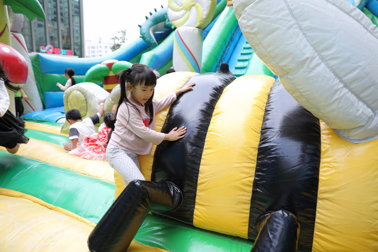桃園親子遊樂場推薦! 期間限定戶外氣墊床 小小建築師體驗萬聖節樂園-桃知道2F露天平台 - 奇奇一起玩樂趣 桃園親子遊樂場推薦! 期間限定戶外氣墊床 小小建築師體驗萬聖節樂園-桃知道2F露天平台 - 奇奇一起玩樂趣