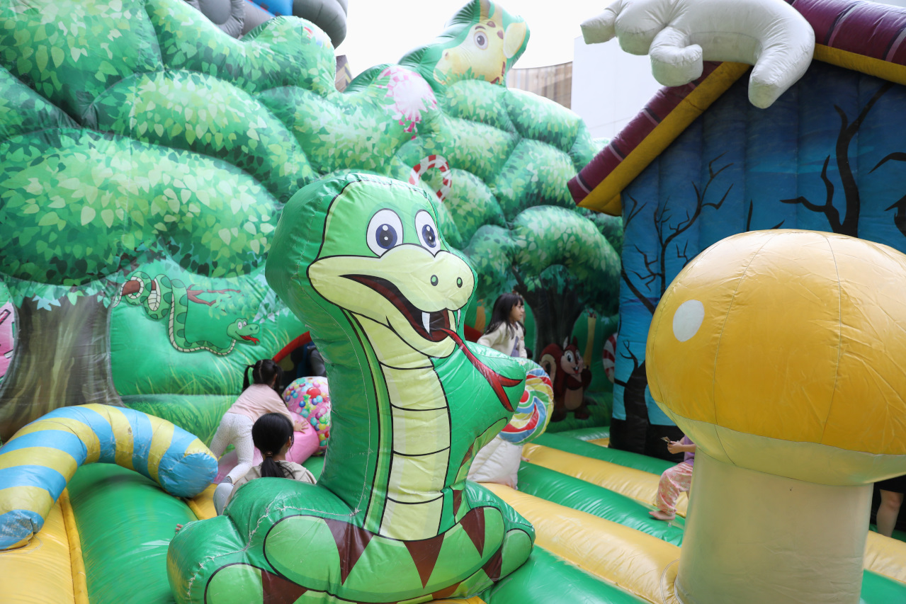 桃園親子遊樂場推薦! 期間限定戶外氣墊床 小小建築師體驗萬聖節樂園-桃知道2F露天平台 - 奇奇一起玩樂趣 桃園親子遊樂場推薦! 期間限定戶外氣墊床 小小建築師體驗萬聖節樂園-桃知道2F露天平台 - 奇奇一起玩樂趣