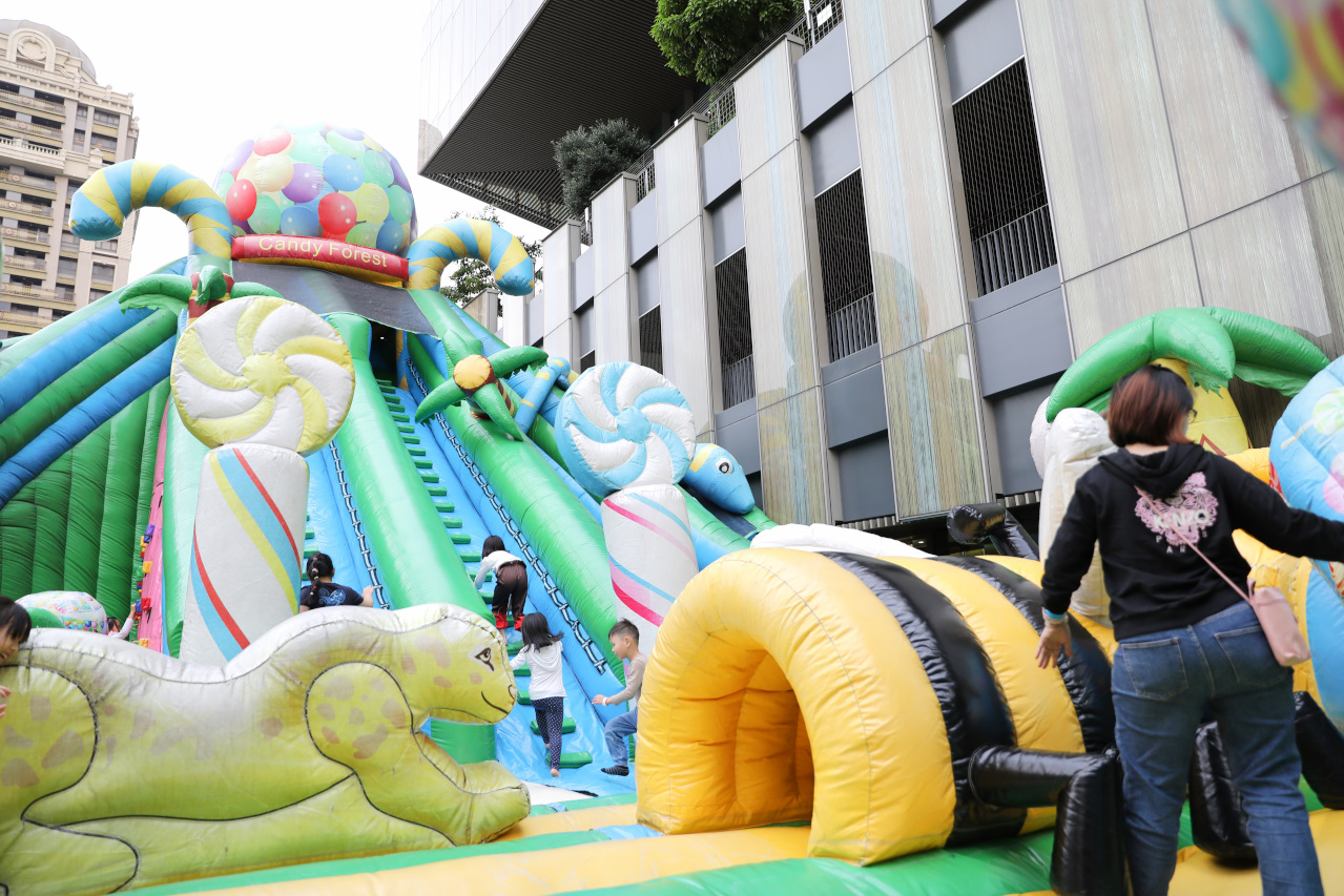 桃園親子遊樂場推薦! 期間限定戶外氣墊床 小小建築師體驗萬聖節樂園-桃知道2F露天平台 - 奇奇一起玩樂趣 桃園親子遊樂場推薦! 期間限定戶外氣墊床 小小建築師體驗萬聖節樂園-桃知道2F露天平台 - 奇奇一起玩樂趣