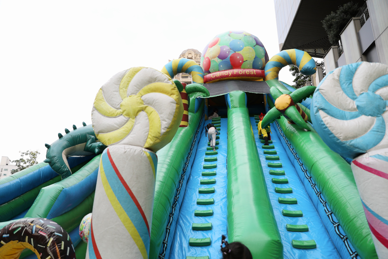 桃園親子遊樂場推薦! 期間限定戶外氣墊床 小小建築師體驗萬聖節樂園-桃知道2F露天平台 - 奇奇一起玩樂趣 桃園親子遊樂場推薦! 期間限定戶外氣墊床 小小建築師體驗萬聖節樂園-桃知道2F露天平台 - 奇奇一起玩樂趣