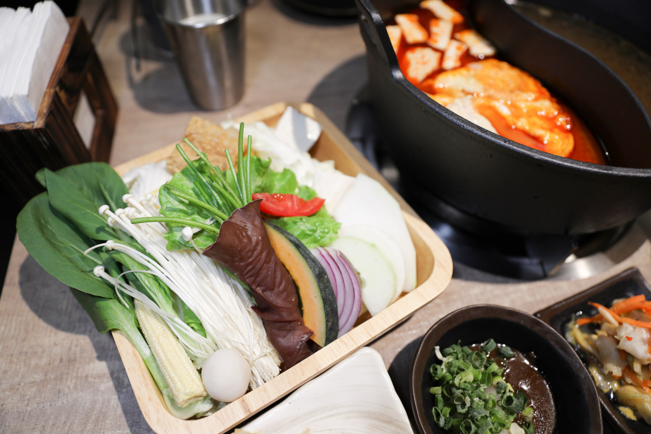 林口鴛鴦火鍋推薦! 真香石頭火鍋 家庭聚餐N訪 鑄鐵沙茶火鍋.麻辣火鍋好選擇! - 奇奇一起玩樂趣 林口鴛鴦火鍋推薦! 真香石頭火鍋 家庭聚餐N訪 鑄鐵沙茶火鍋.麻辣火鍋好選擇! - 奇奇一起玩樂趣