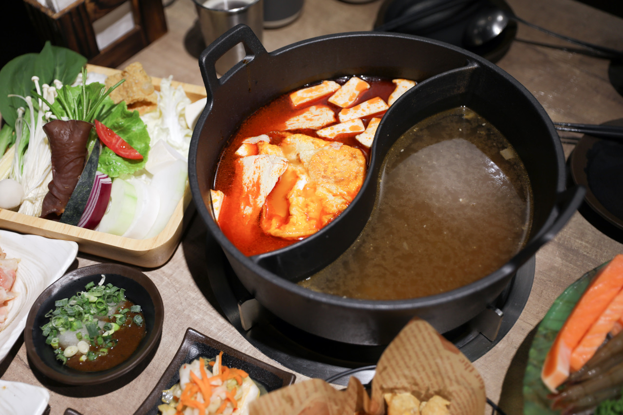 林口鴛鴦火鍋推薦! 真香石頭火鍋 家庭聚餐N訪 鑄鐵沙茶火鍋.麻辣火鍋好選擇! - 奇奇一起玩樂趣 林口鴛鴦火鍋推薦! 真香石頭火鍋 家庭聚餐N訪 鑄鐵沙茶火鍋.麻辣火鍋好選擇! - 奇奇一起玩樂趣