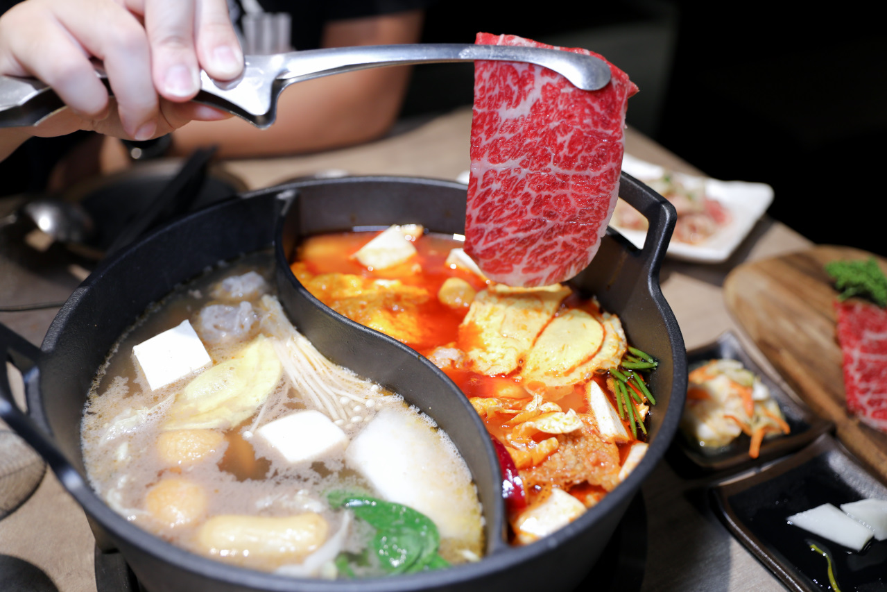 林口鴛鴦火鍋推薦! 真香石頭火鍋 家庭聚餐N訪 鑄鐵沙茶火鍋.麻辣火鍋好選擇! - 奇奇一起玩樂趣 林口鴛鴦火鍋推薦! 真香石頭火鍋 家庭聚餐N訪 鑄鐵沙茶火鍋.麻辣火鍋好選擇! - 奇奇一起玩樂趣