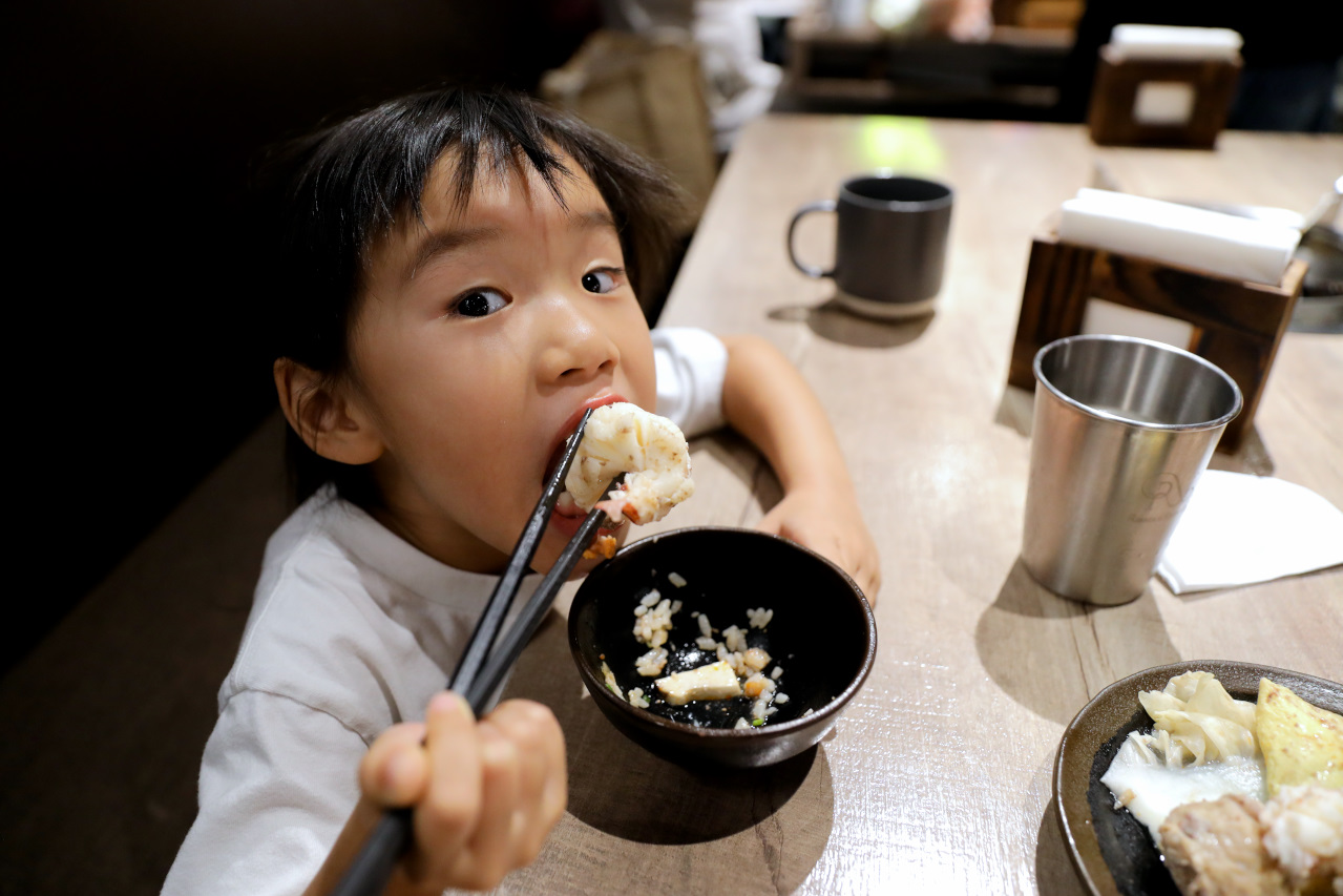 林口鴛鴦火鍋推薦! 真香石頭火鍋 家庭聚餐N訪 鑄鐵沙茶火鍋.麻辣火鍋好選擇! - 奇奇一起玩樂趣 林口鴛鴦火鍋推薦! 真香石頭火鍋 家庭聚餐N訪 鑄鐵沙茶火鍋.麻辣火鍋好選擇! - 奇奇一起玩樂趣