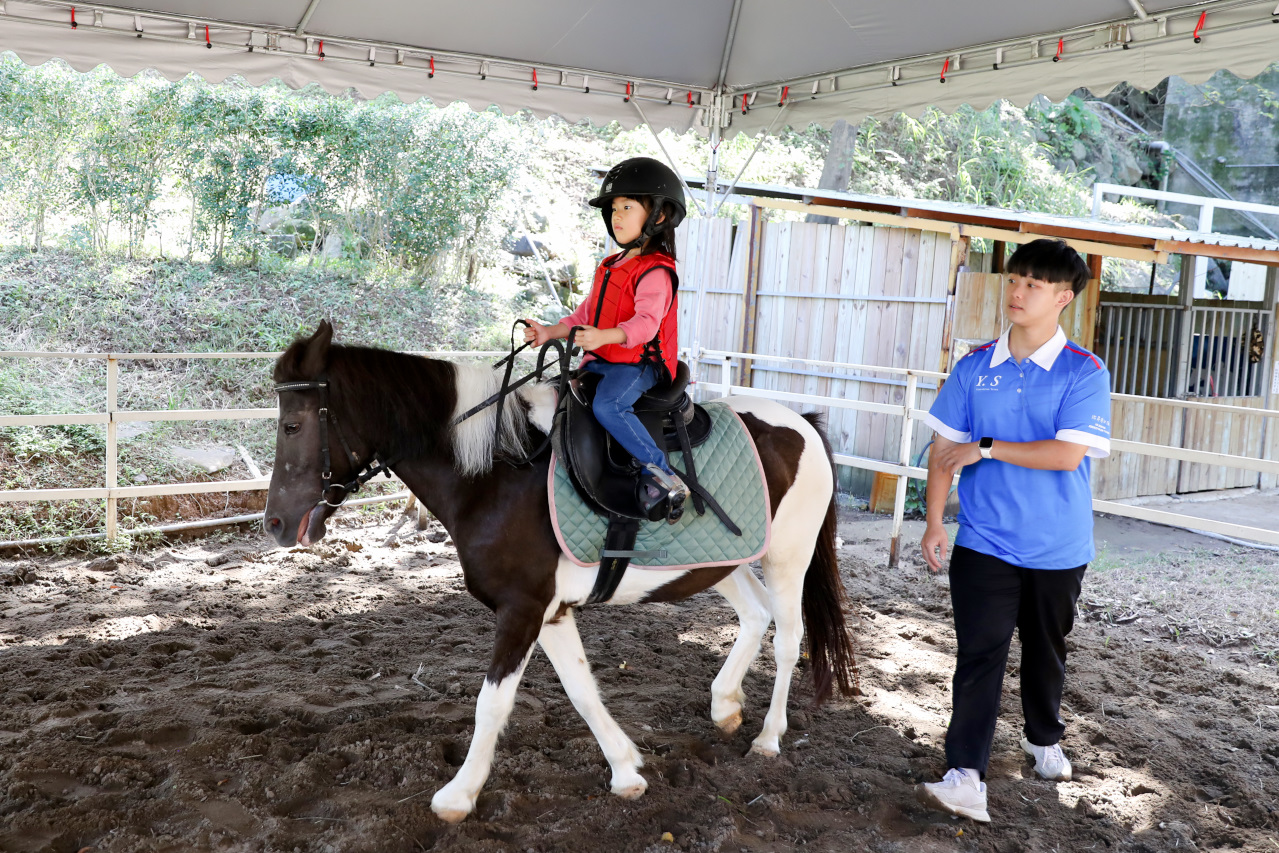 台北親子騎馬體驗推薦! 淡水佑昇馬術中心 一日小小騎士馬術體驗課程 - 奇奇一起玩樂趣 台北親子騎馬體驗推薦! 淡水佑昇馬術中心 一日小小騎士馬術體驗課程 - 奇奇一起玩樂趣