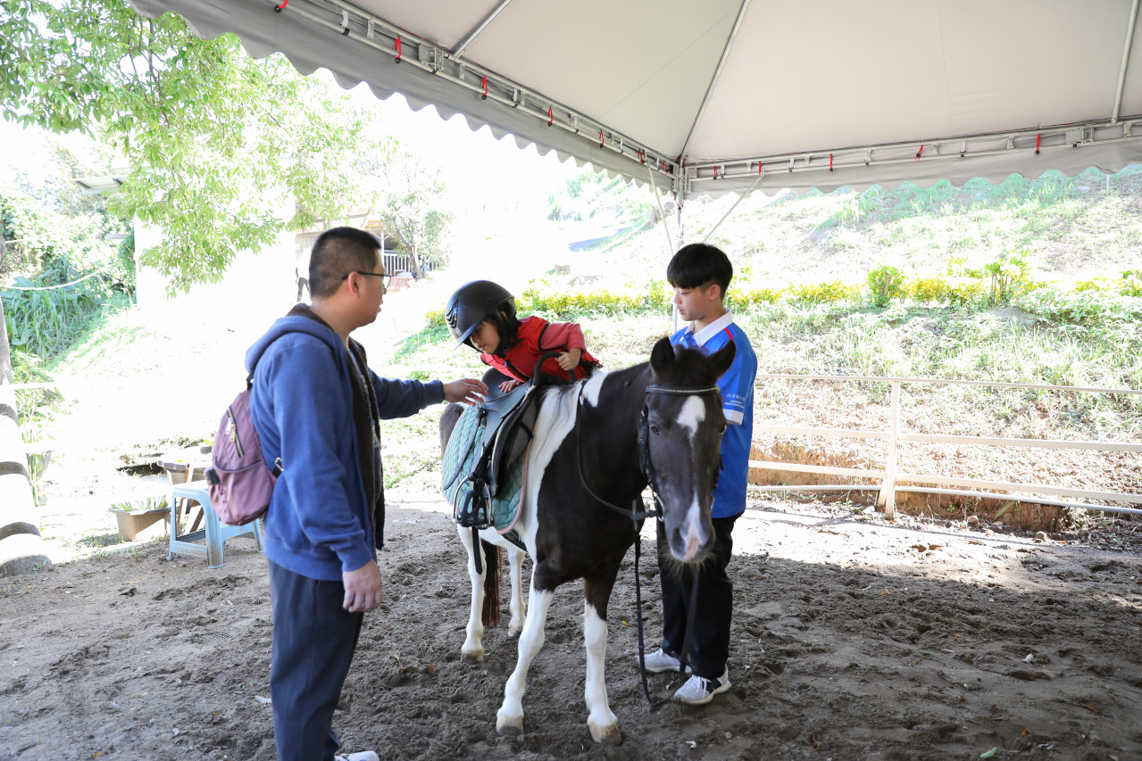 台北親子騎馬體驗推薦! 淡水佑昇馬術中心 一日小小騎士馬術體驗課程 - 奇奇一起玩樂趣 台北親子騎馬體驗推薦! 淡水佑昇馬術中心 一日小小騎士馬術體驗課程 - 奇奇一起玩樂趣