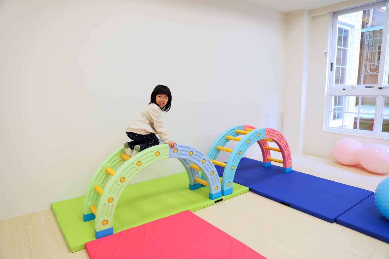 蘆洲雙語幼兒園參訪 新北市私立雄林國際幼兒園 (英國皇家教育學院體系) 綠建築與多元課程 - 奇奇一起玩樂趣